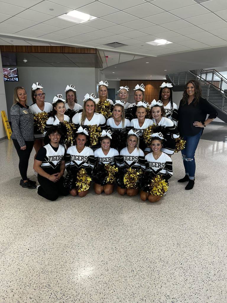 BHS Cheer Qualifies for State 